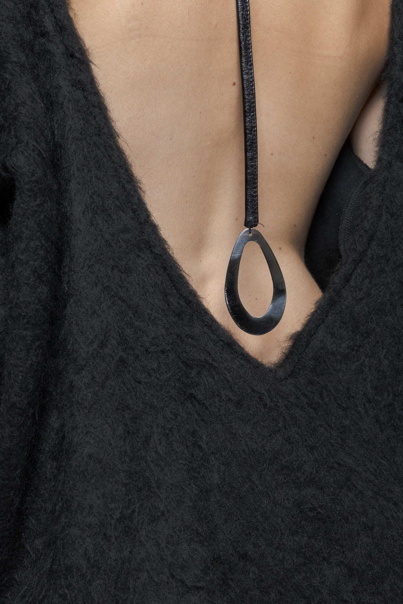 Black sweater "Lupe"